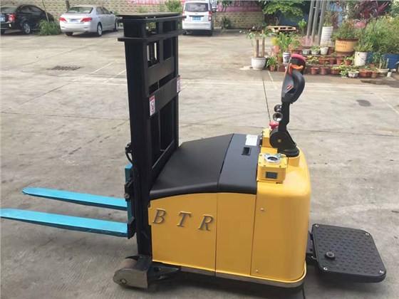 全電動(dòng)防爆托盤(pán)堆高車(chē)