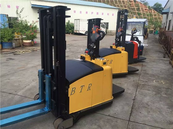 全電動(dòng)防爆托盤(pán)堆高車(chē)