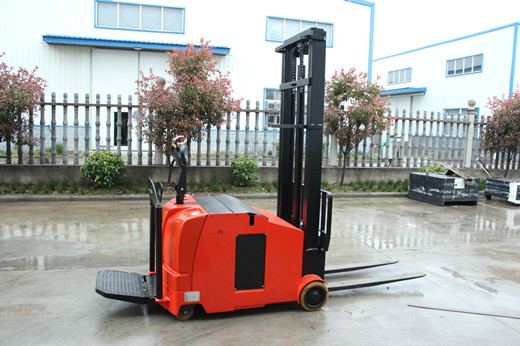 電動堆高車保養及維護 電動堆高車保養及維護