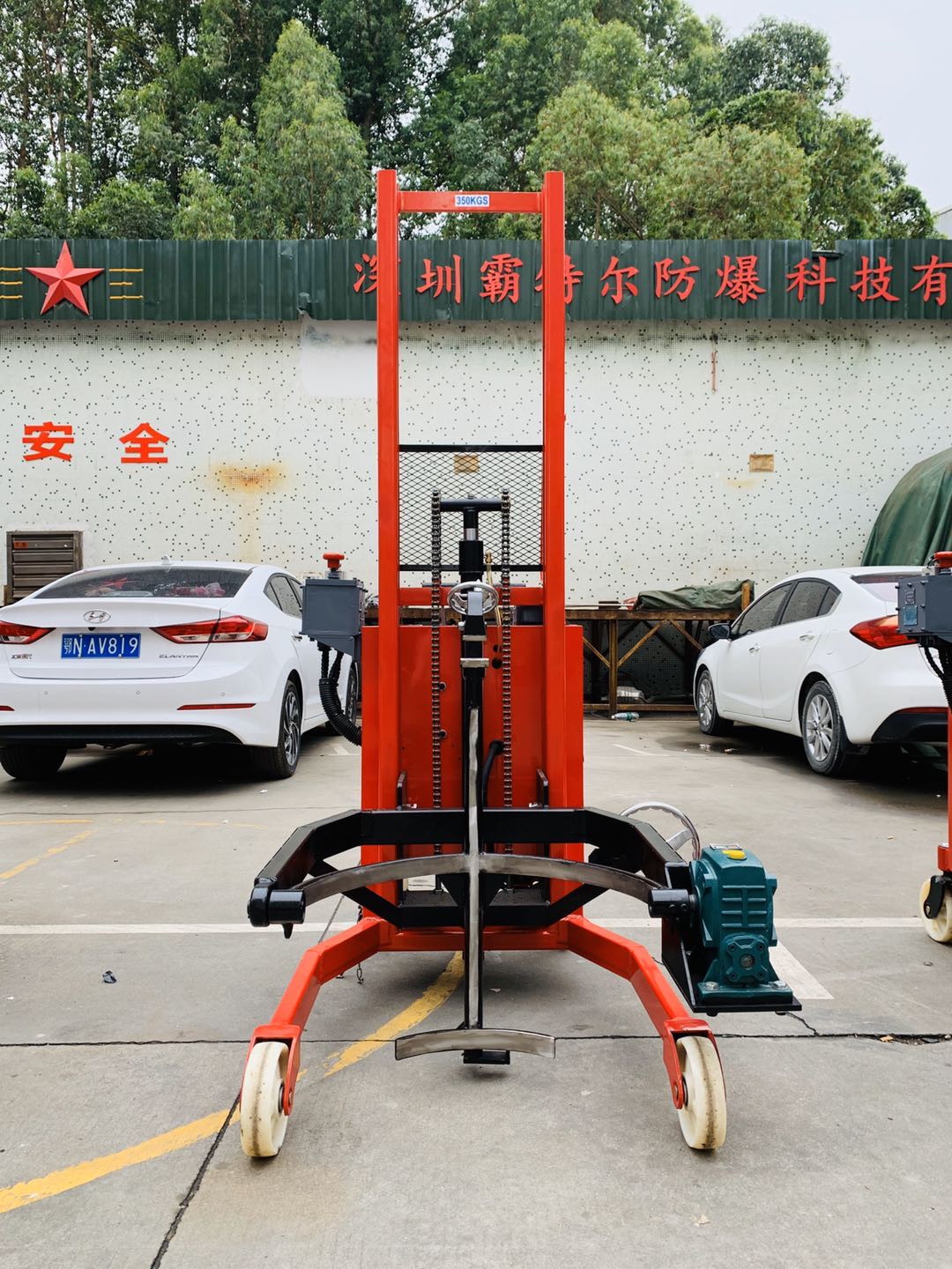 防爆蓄電池多功能油桶搬運車 4 臺案例