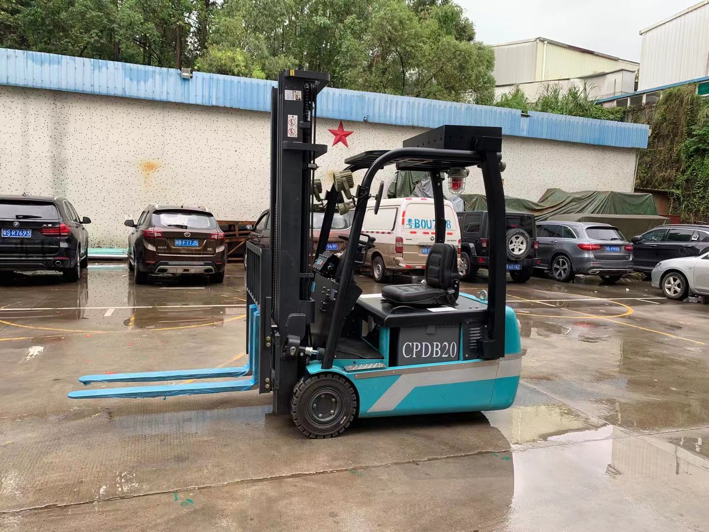 5月25號3支點叉車出貨