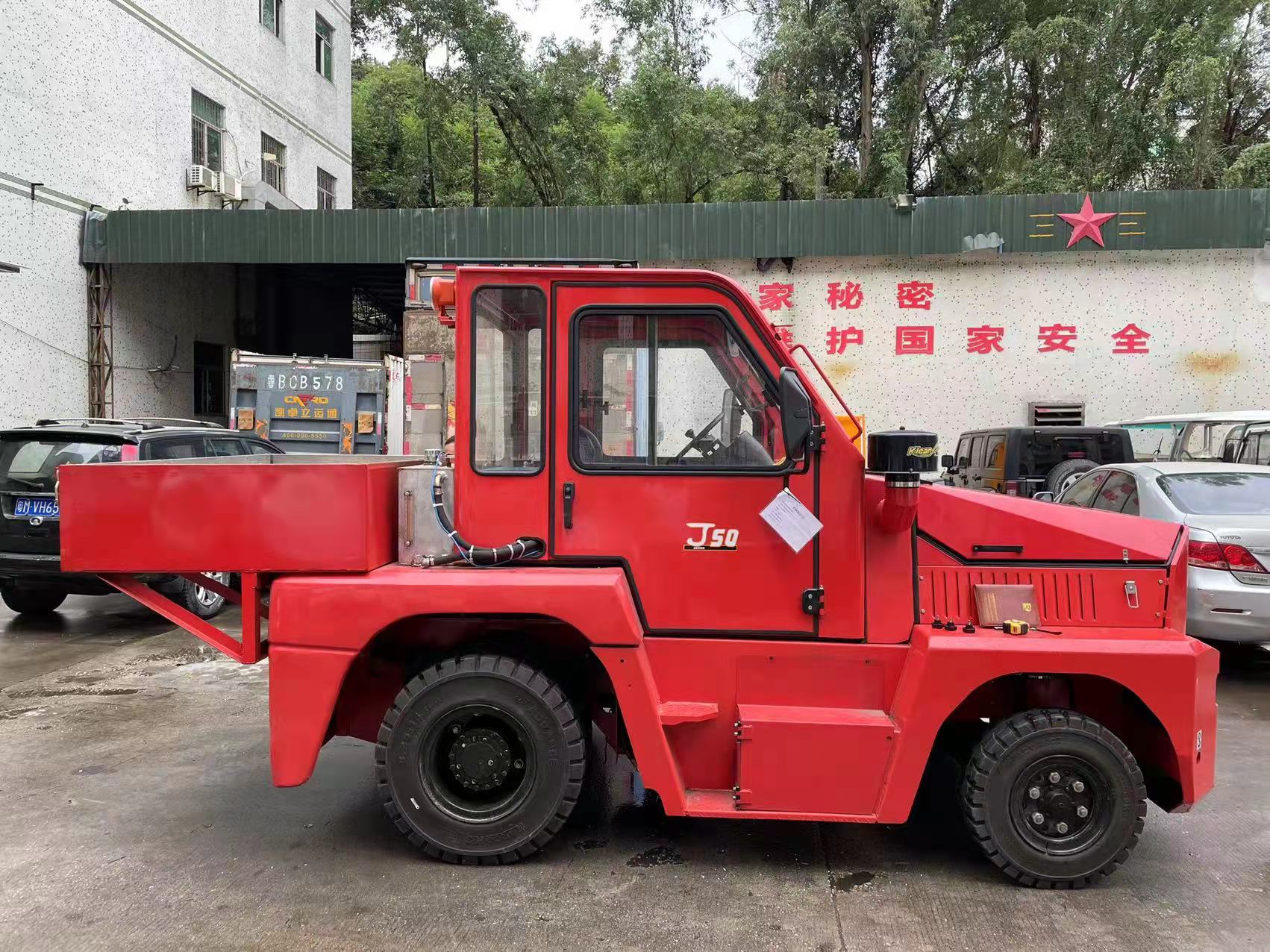 防爆內燃牽引車